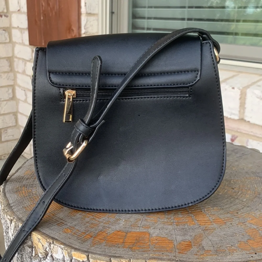 Mellow World Women's Delilah Multicolored Fringe Saddle Bag - Picture 3 of 4